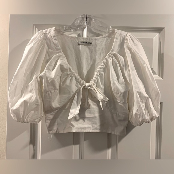 Abercrombie & Fitch Tops - Abercrombie & Fitch cropped top